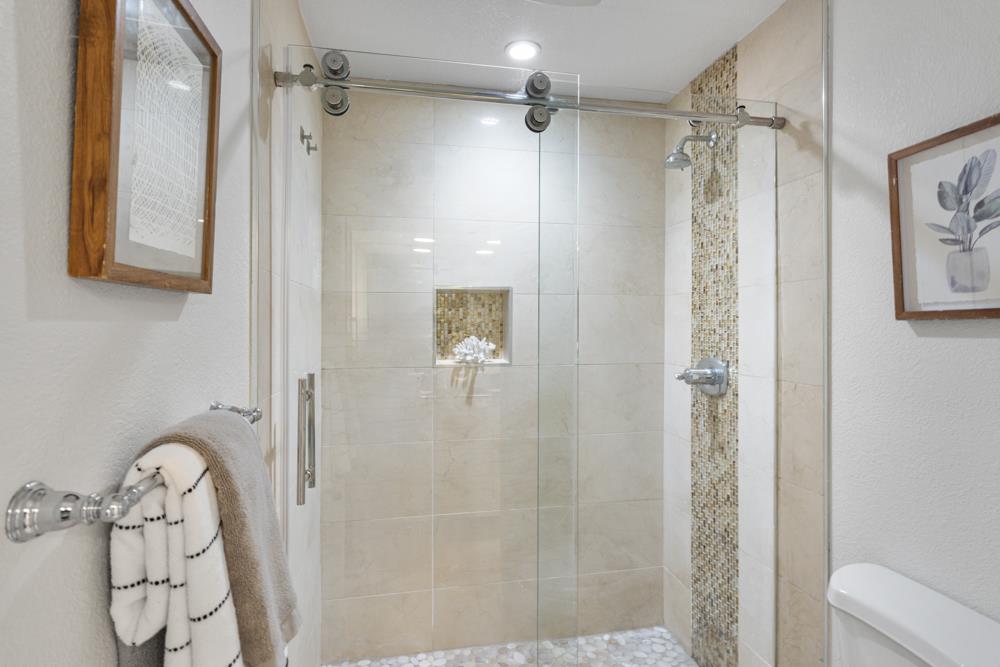 Detail Gallery Image 30 of 53 For 29 Cove Ln, Redwood Shores,  CA 94065 - 2 Beds | 2 Baths