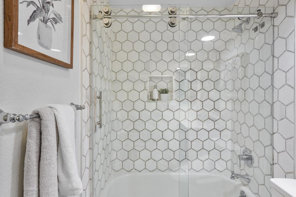 Detail Gallery Image 32 of 53 For 29 Cove Ln, Redwood Shores,  CA 94065 - 2 Beds | 2 Baths