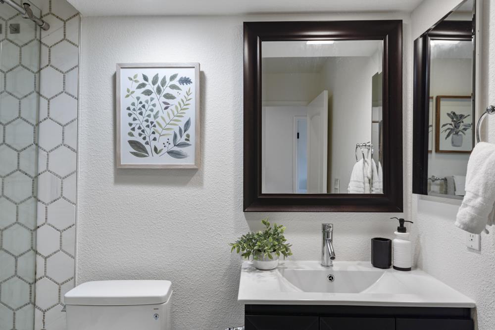 Detail Gallery Image 36 of 53 For 29 Cove Ln, Redwood Shores,  CA 94065 - 2 Beds | 2 Baths