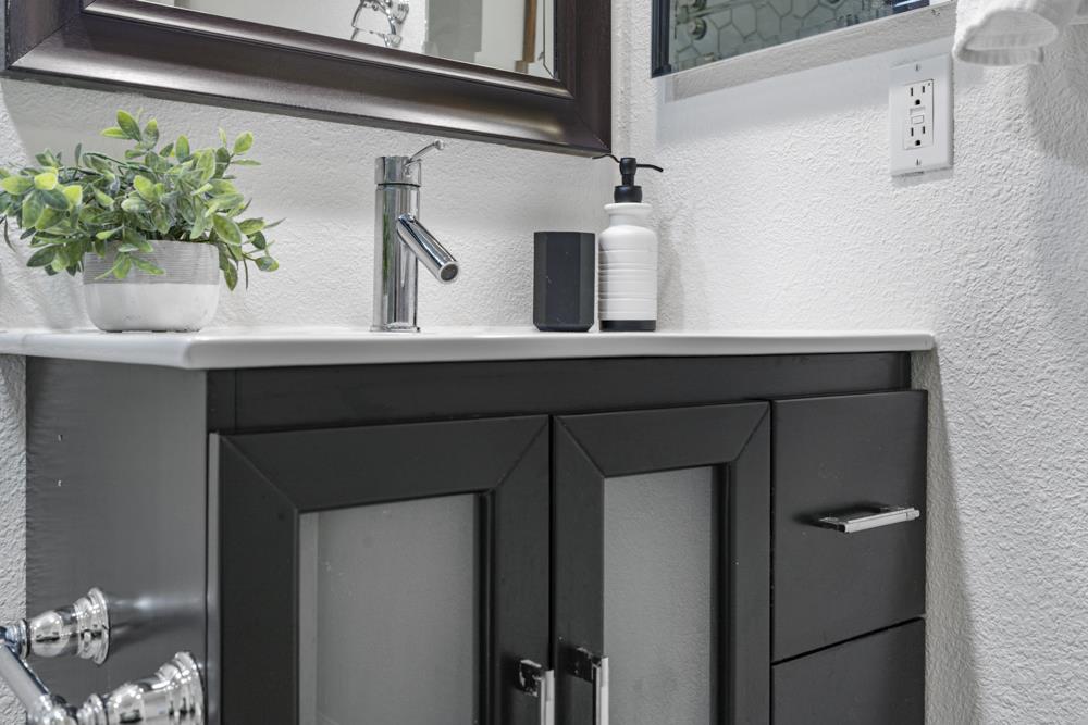 Detail Gallery Image 37 of 53 For 29 Cove Ln, Redwood Shores,  CA 94065 - 2 Beds | 2 Baths