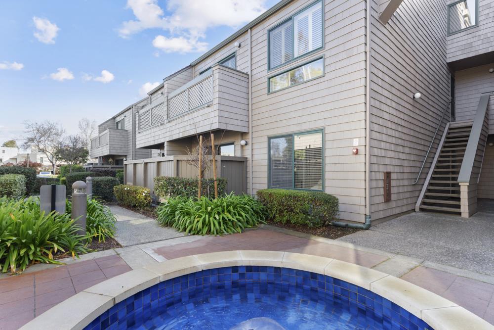 Detail Gallery Image 39 of 53 For 29 Cove Ln, Redwood Shores,  CA 94065 - 2 Beds | 2 Baths