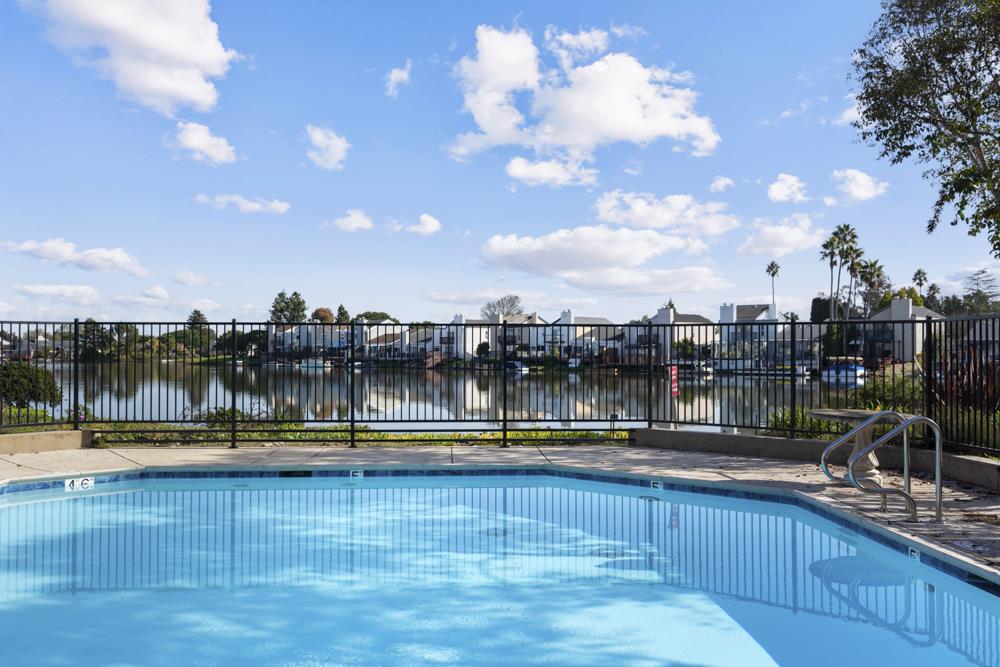 Detail Gallery Image 40 of 53 For 29 Cove Ln, Redwood Shores,  CA 94065 - 2 Beds | 2 Baths