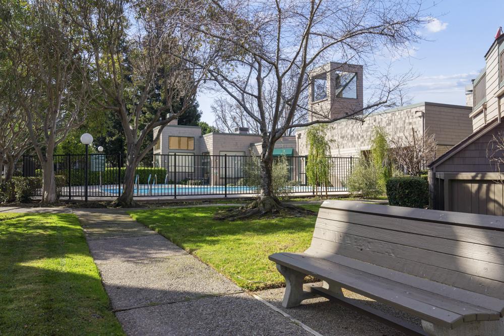 Detail Gallery Image 41 of 53 For 29 Cove Ln, Redwood Shores,  CA 94065 - 2 Beds | 2 Baths