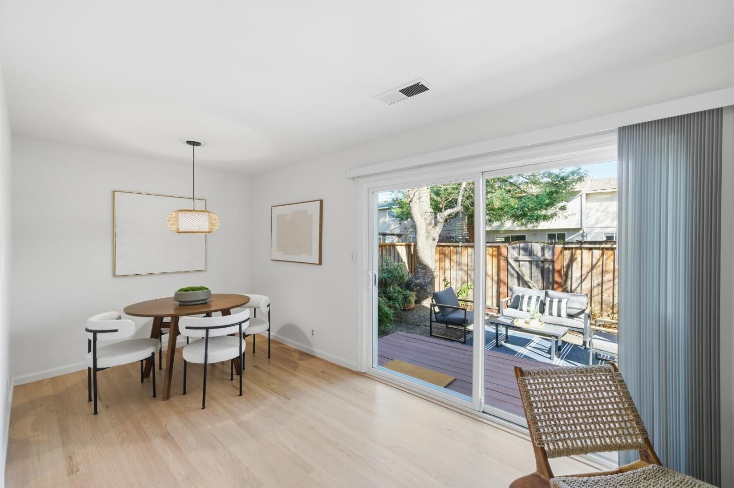 Detail Gallery Image 10 of 42 For 455 Lotus Ln, Mountain View,  CA 94043 - 3 Beds | 2/1 Baths