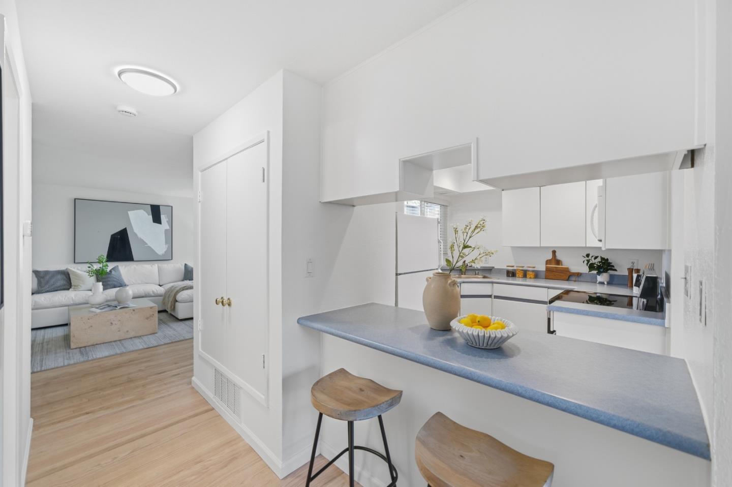 Detail Gallery Image 11 of 42 For 455 Lotus Ln, Mountain View,  CA 94043 - 3 Beds | 2/1 Baths