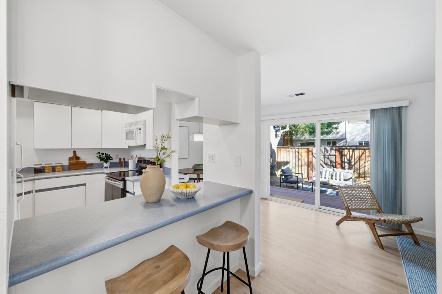 Detail Gallery Image 12 of 42 For 455 Lotus Ln, Mountain View,  CA 94043 - 3 Beds | 2/1 Baths