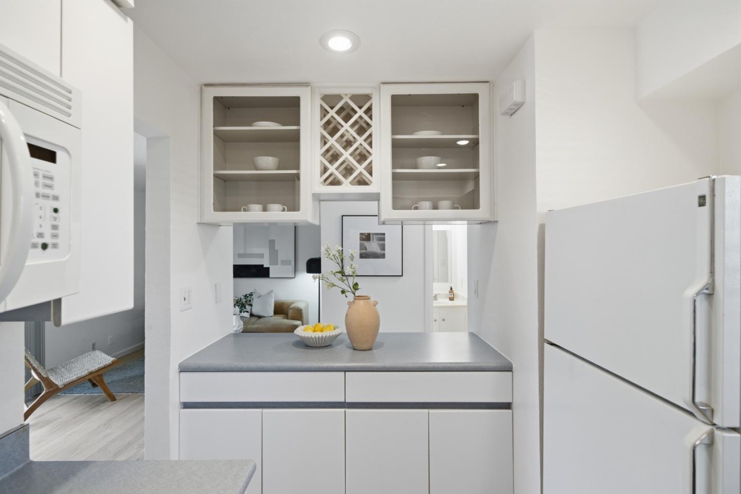 Detail Gallery Image 14 of 42 For 455 Lotus Ln, Mountain View,  CA 94043 - 3 Beds | 2/1 Baths