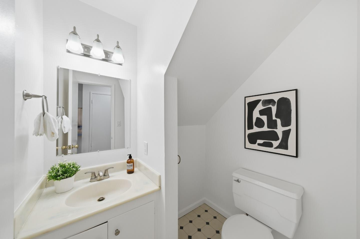 Detail Gallery Image 21 of 42 For 455 Lotus Ln, Mountain View,  CA 94043 - 3 Beds | 2/1 Baths