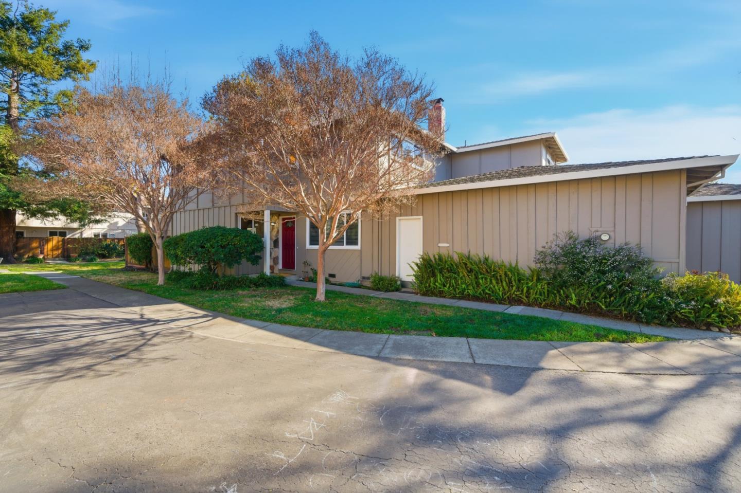 Detail Gallery Image 30 of 42 For 455 Lotus Ln, Mountain View,  CA 94043 - 3 Beds | 2/1 Baths