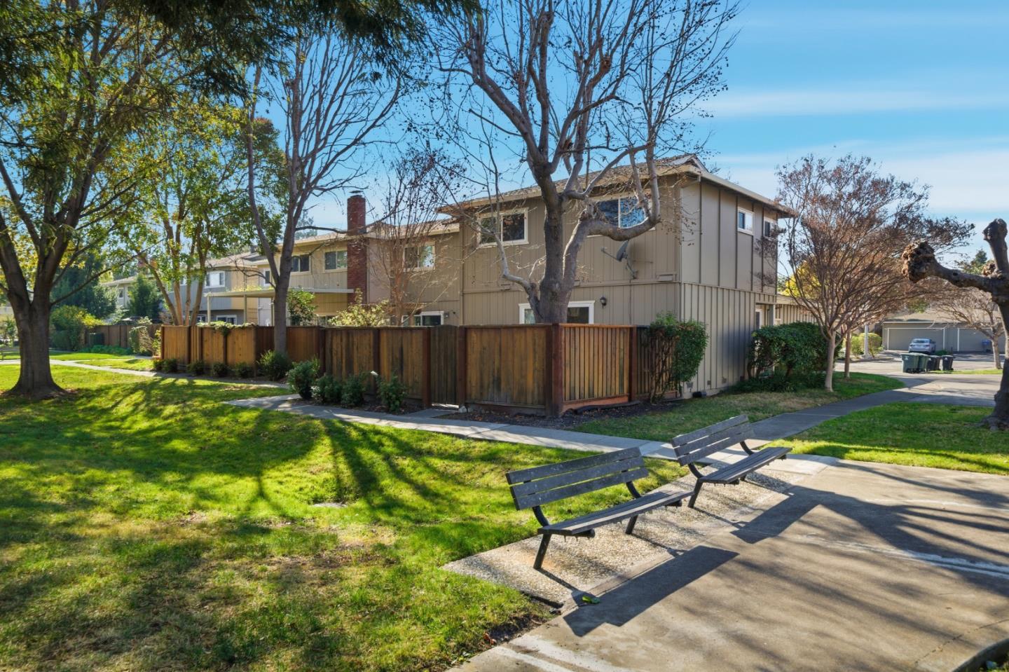 Detail Gallery Image 32 of 42 For 455 Lotus Ln, Mountain View,  CA 94043 - 3 Beds | 2/1 Baths
