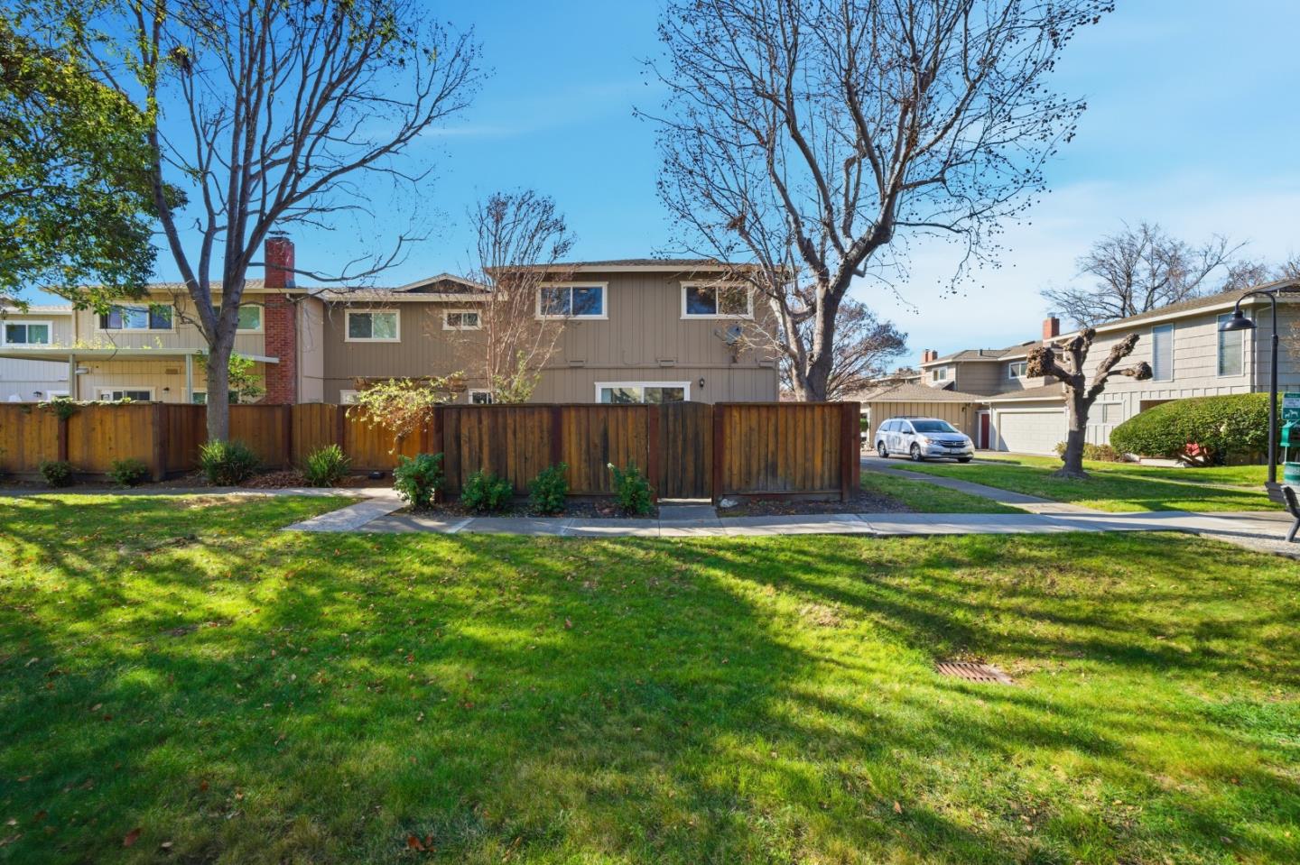 Detail Gallery Image 33 of 42 For 455 Lotus Ln, Mountain View,  CA 94043 - 3 Beds | 2/1 Baths