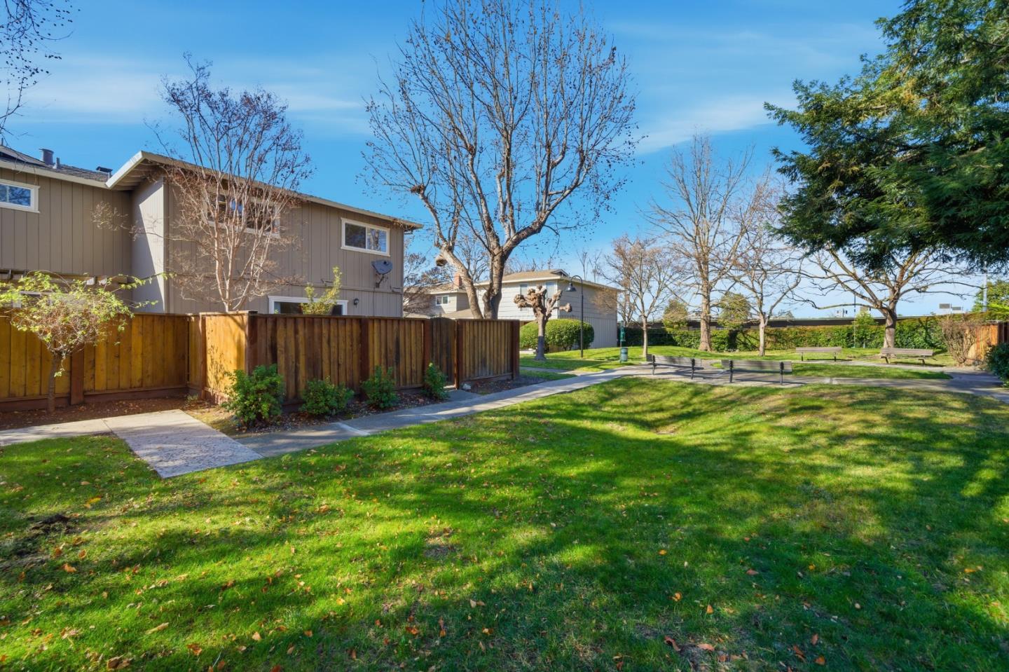 Detail Gallery Image 34 of 42 For 455 Lotus Ln, Mountain View,  CA 94043 - 3 Beds | 2/1 Baths