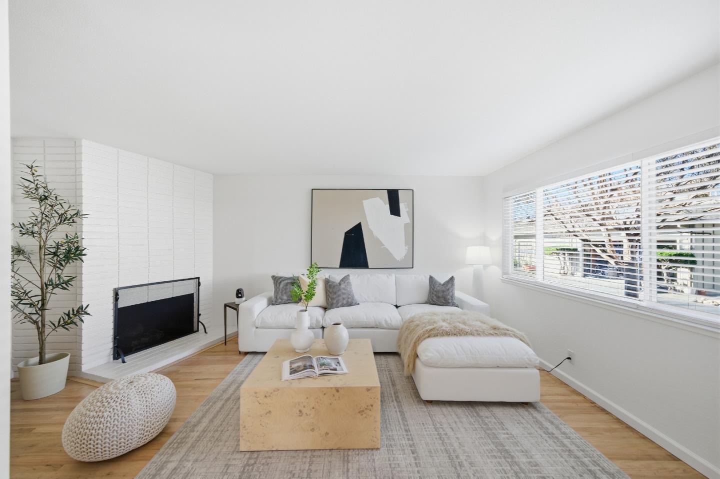 Detail Gallery Image 4 of 42 For 455 Lotus Ln, Mountain View,  CA 94043 - 3 Beds | 2/1 Baths