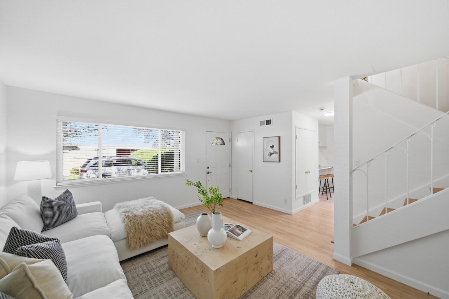 Detail Gallery Image 6 of 42 For 455 Lotus Ln, Mountain View,  CA 94043 - 3 Beds | 2/1 Baths