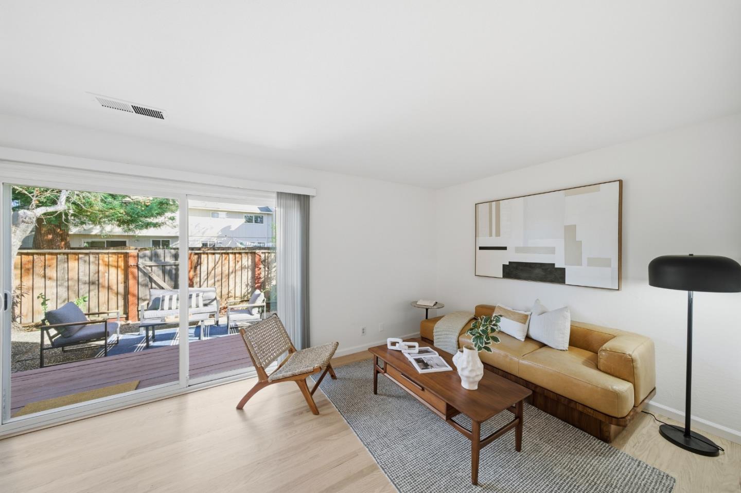 Detail Gallery Image 7 of 42 For 455 Lotus Ln, Mountain View,  CA 94043 - 3 Beds | 2/1 Baths