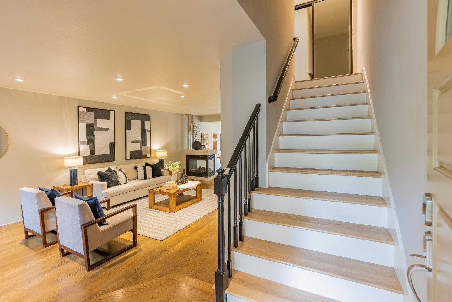 Detail Gallery Image 2 of 32 For 978 La Mesa Ter #E,  Sunnyvale,  CA 94086 - 2 Beds | 2/1 Baths