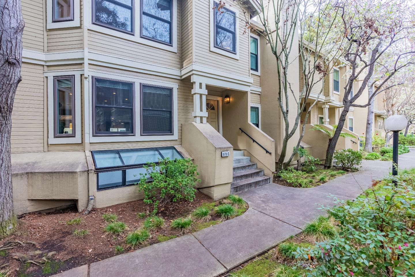 Detail Gallery Image 30 of 32 For 978 La Mesa Ter #E,  Sunnyvale,  CA 94086 - 2 Beds | 2/1 Baths