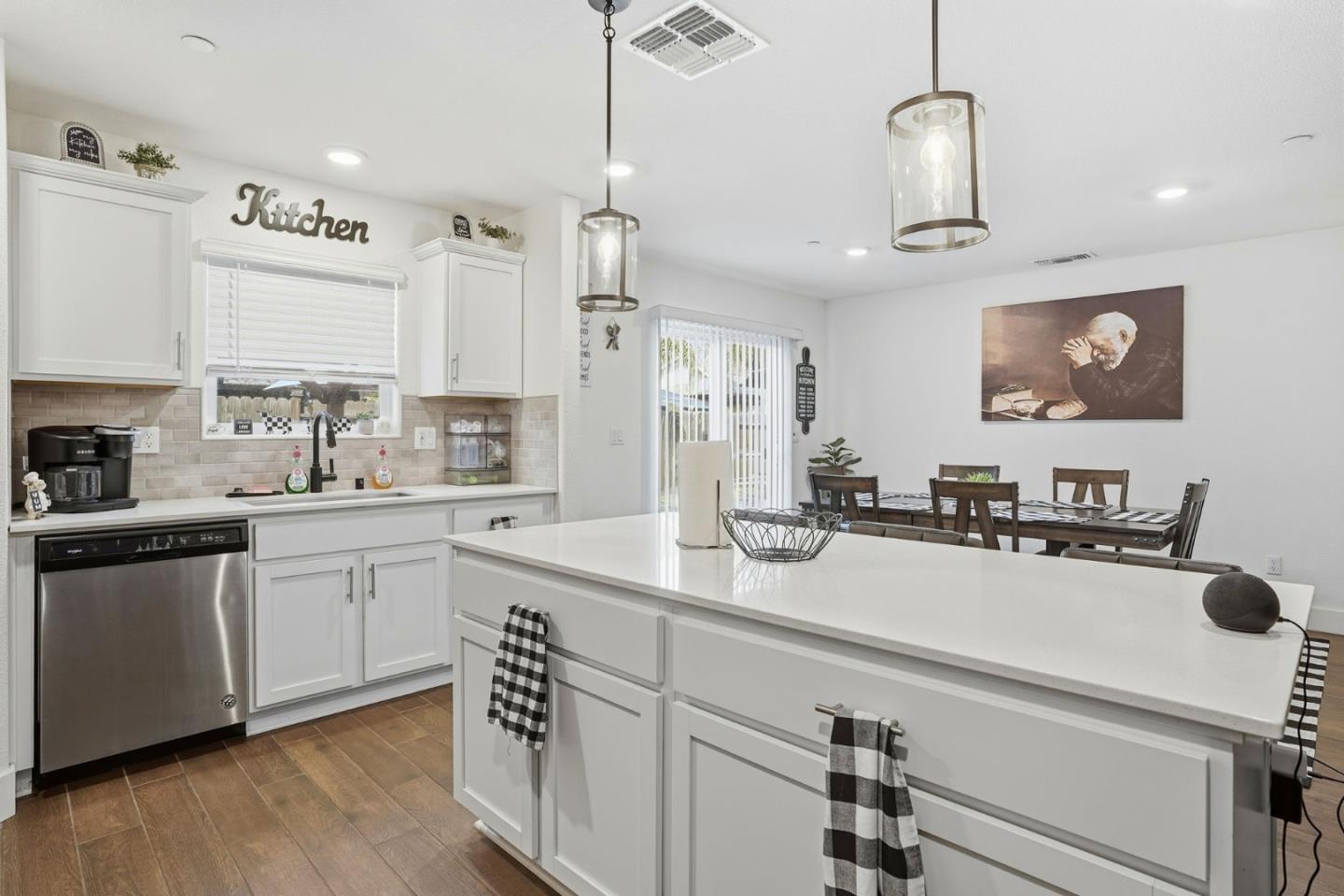 Detail Gallery Image 10 of 33 For 1656 Thistle Ln, Los Banos,  CA 93635 - 4 Beds | 3 Baths