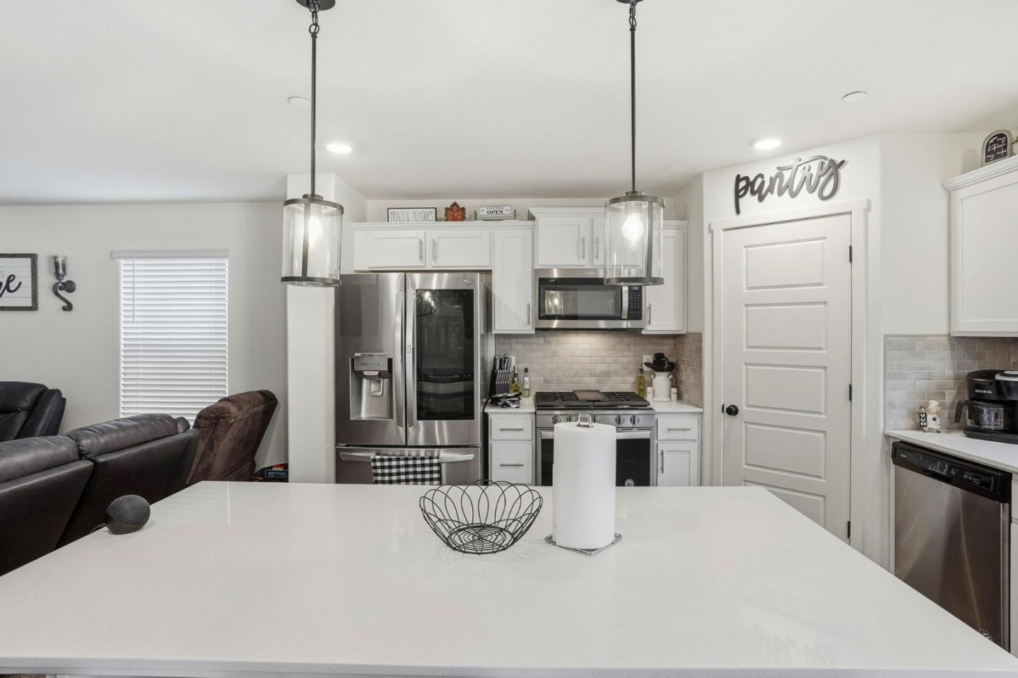 Detail Gallery Image 12 of 33 For 1656 Thistle Ln, Los Banos,  CA 93635 - 4 Beds | 3 Baths