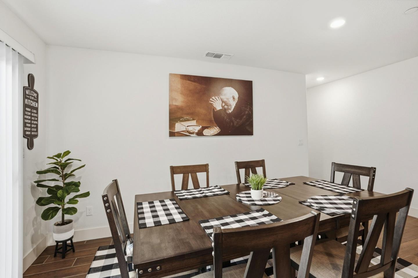 Detail Gallery Image 15 of 33 For 1656 Thistle Ln, Los Banos,  CA 93635 - 4 Beds | 3 Baths