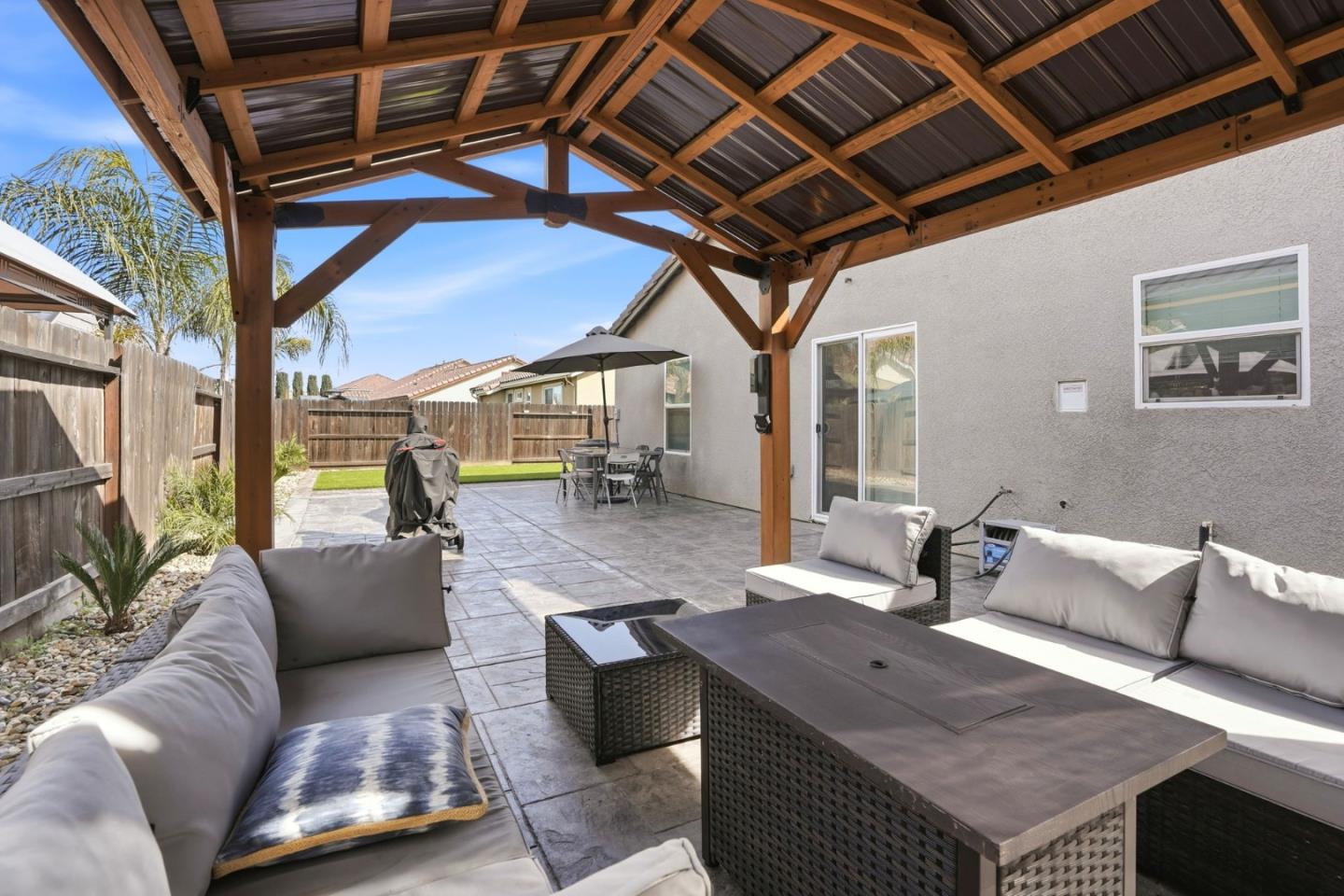 Detail Gallery Image 27 of 33 For 1656 Thistle Ln, Los Banos,  CA 93635 - 4 Beds | 3 Baths