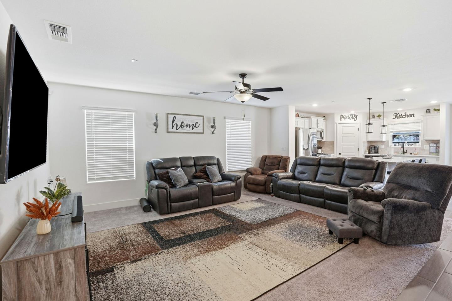 Detail Gallery Image 8 of 33 For 1656 Thistle Ln, Los Banos,  CA 93635 - 4 Beds | 3 Baths