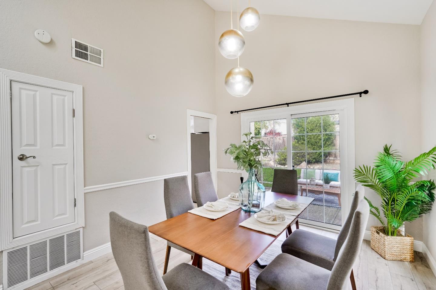 Detail Gallery Image 9 of 53 For 32368 Derby St, Union City,  CA 94587 - 3 Beds | 2/1 Baths