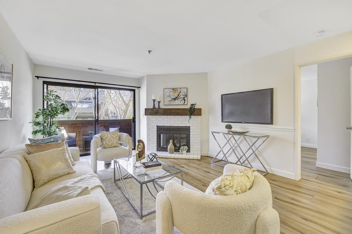 Detail Gallery Image 8 of 52 For 1104 La Terrace Cir, San Jose,  CA 95123 - 2 Beds | 2 Baths