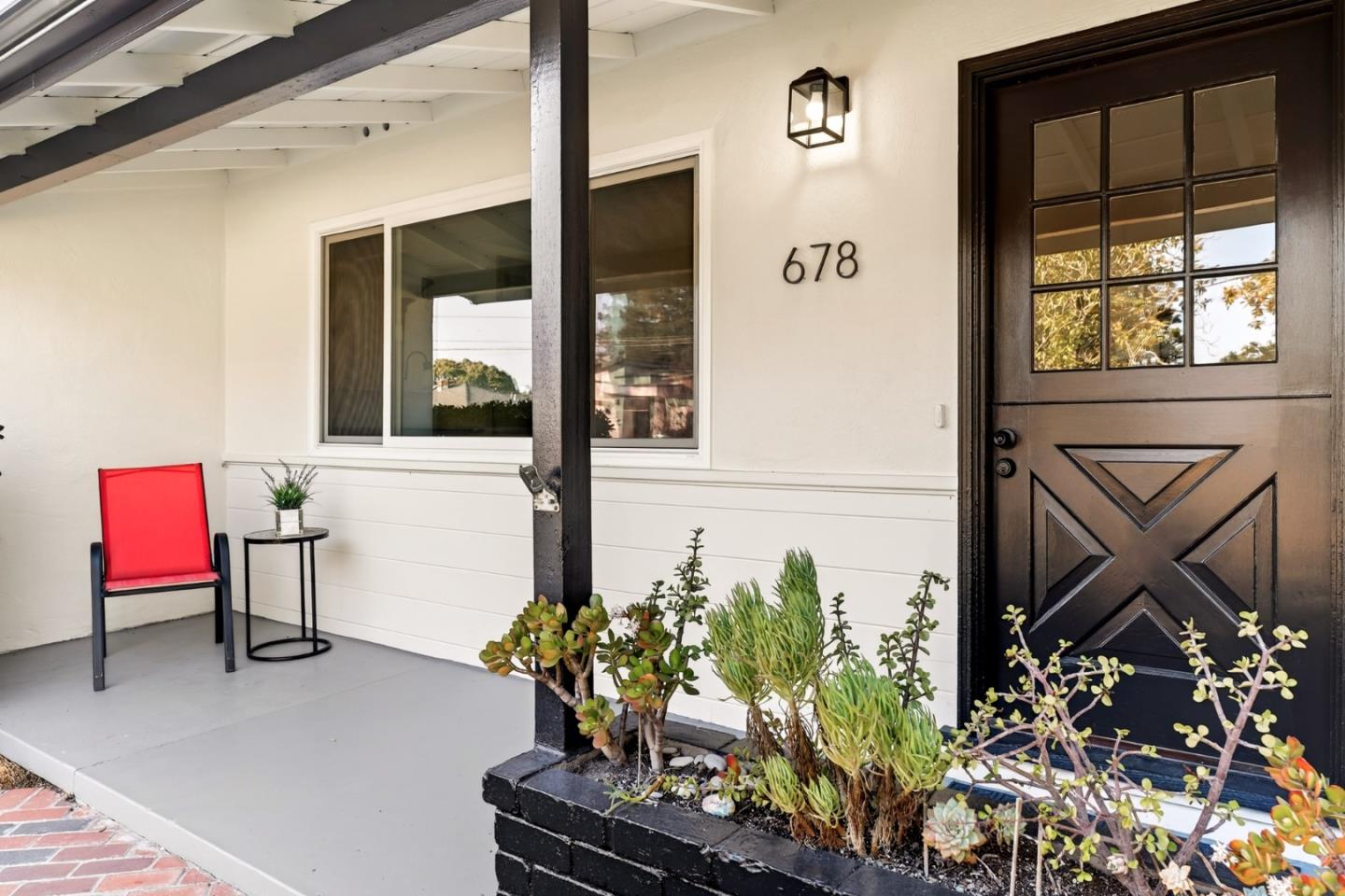 Detail Gallery Image 4 of 23 For 678 Benvenue Ave, Los Altos,  CA 94024 - 3 Beds | 2 Baths