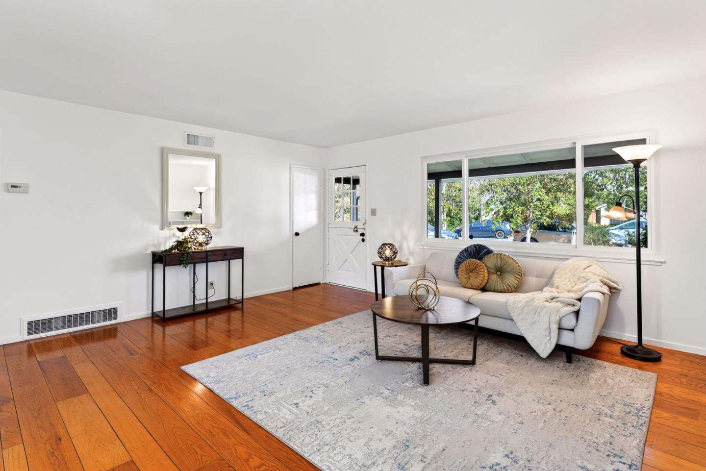 Detail Gallery Image 6 of 23 For 678 Benvenue Ave, Los Altos,  CA 94024 - 3 Beds | 2 Baths