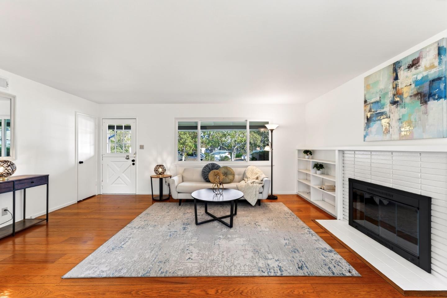 Detail Gallery Image 7 of 23 For 678 Benvenue Ave, Los Altos,  CA 94024 - 3 Beds | 2 Baths