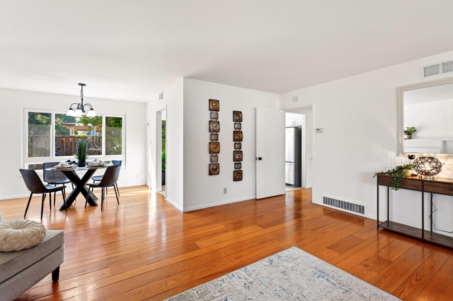 Detail Gallery Image 8 of 23 For 678 Benvenue Ave, Los Altos,  CA 94024 - 3 Beds | 2 Baths