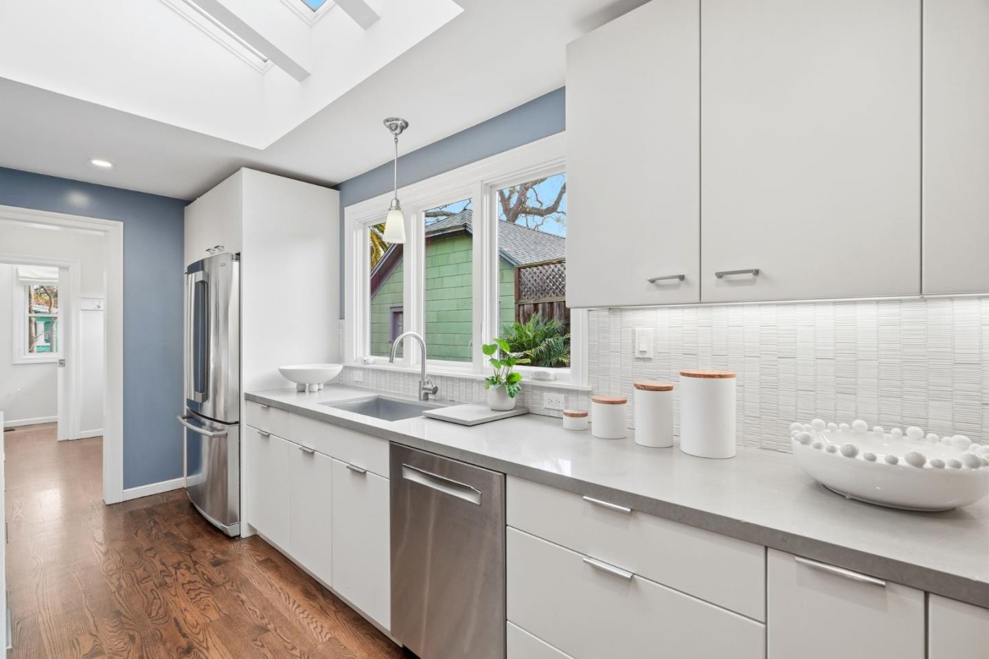 Detail Gallery Image 13 of 29 For 429 Ruthven Ave, Palo Alto,  CA 94301 - 4 Beds | 3 Baths