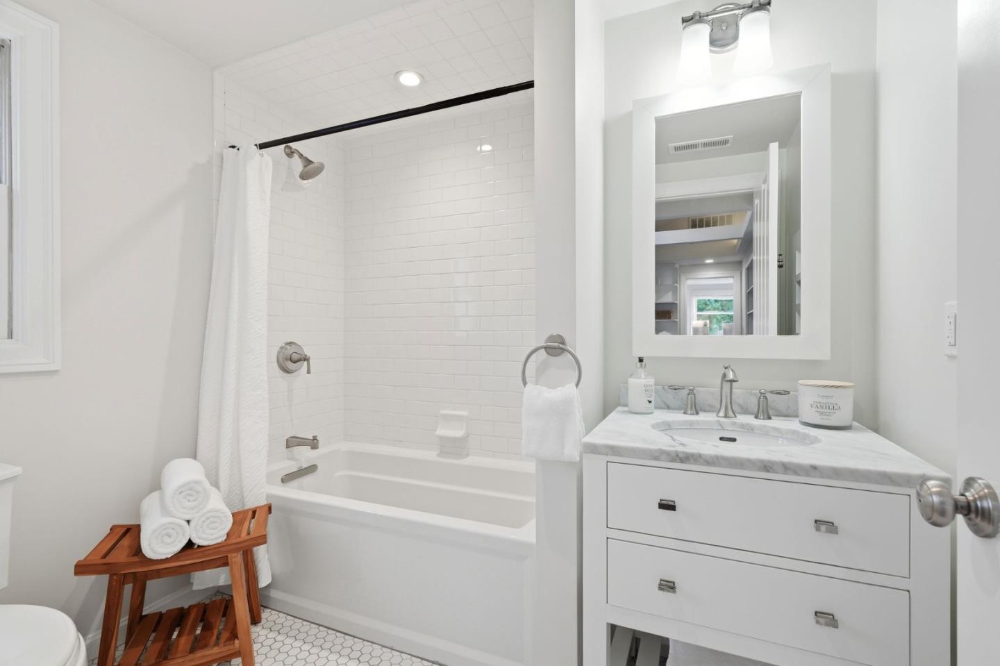 Detail Gallery Image 24 of 29 For 429 Ruthven Ave, Palo Alto,  CA 94301 - 4 Beds | 3 Baths