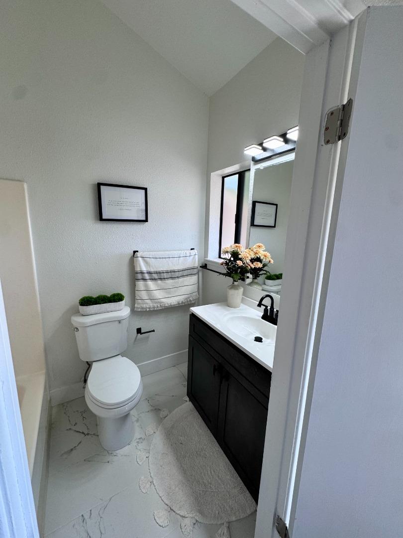 Detail Gallery Image 13 of 16 For 104 W Rossi St #13,  Salinas,  CA 93901 - 1 Beds | 1/1 Baths