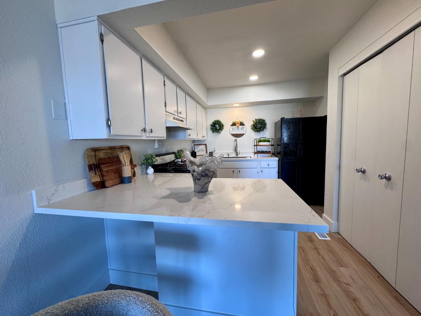 Detail Gallery Image 5 of 16 For 104 W Rossi St #13,  Salinas,  CA 93901 - 1 Beds | 1/1 Baths