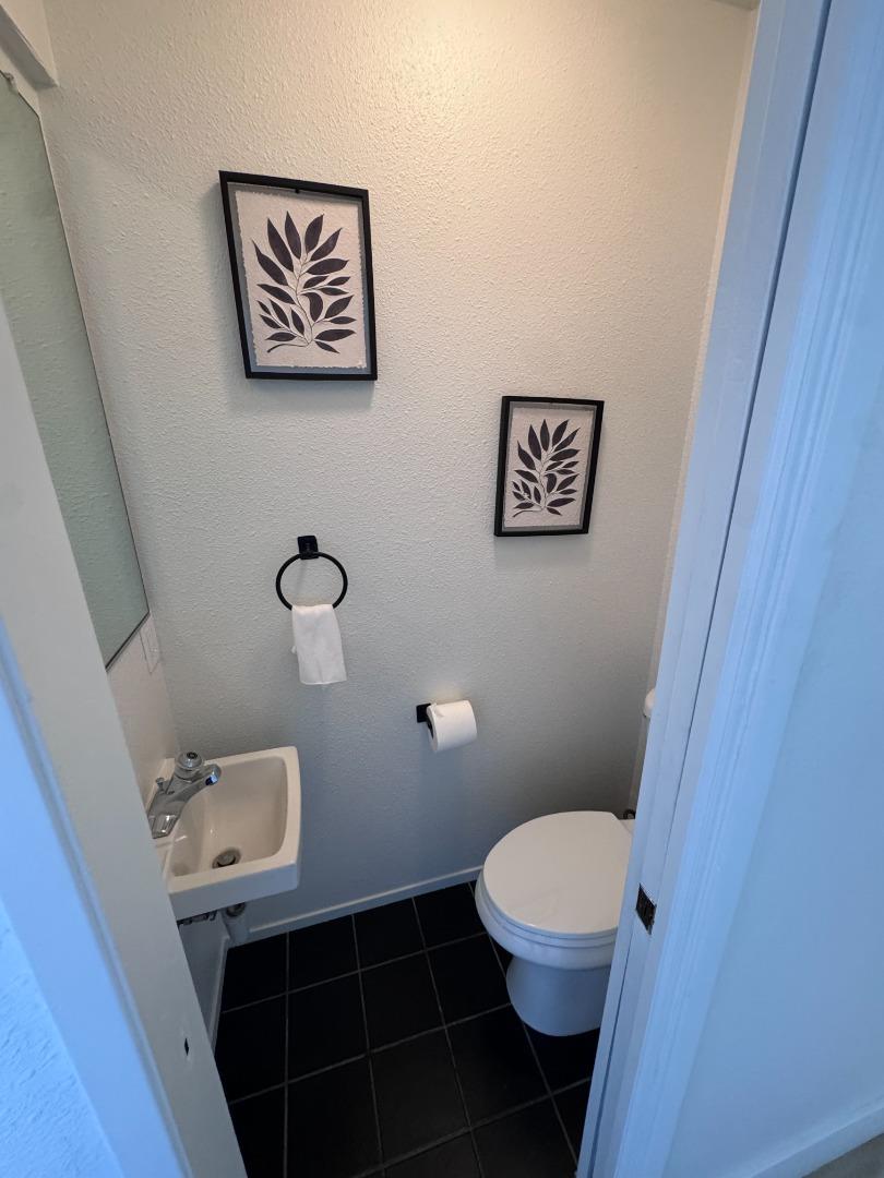 Detail Gallery Image 8 of 16 For 104 W Rossi St #13,  Salinas,  CA 93901 - 1 Beds | 1/1 Baths