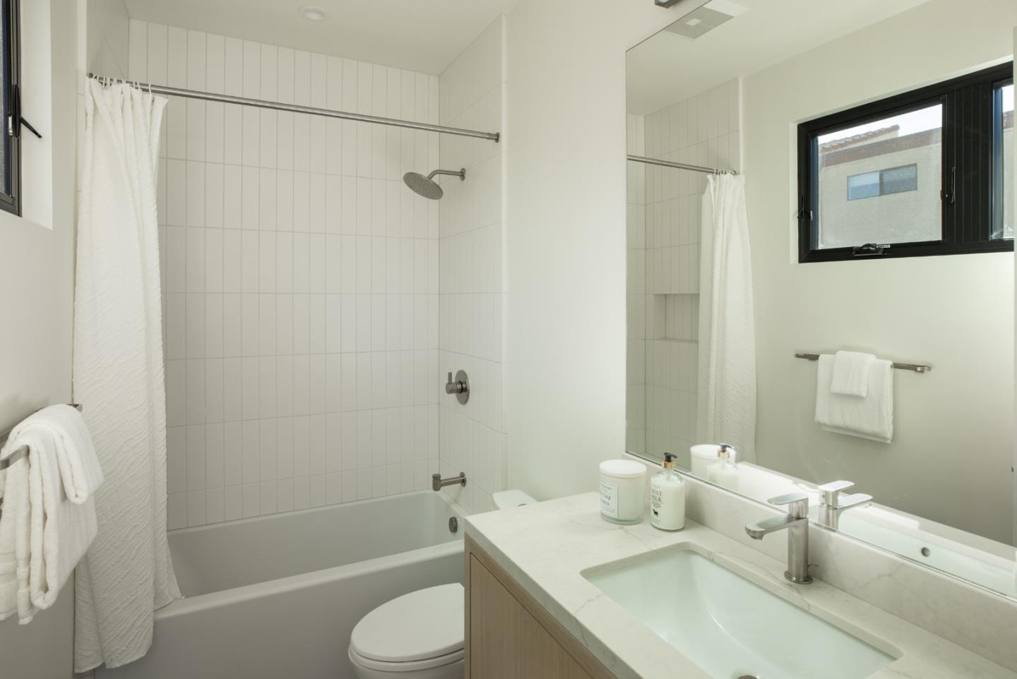 Detail Gallery Image 17 of 23 For 14 4th St, Los Altos,  CA 94022 - 3 Beds | 3 Baths