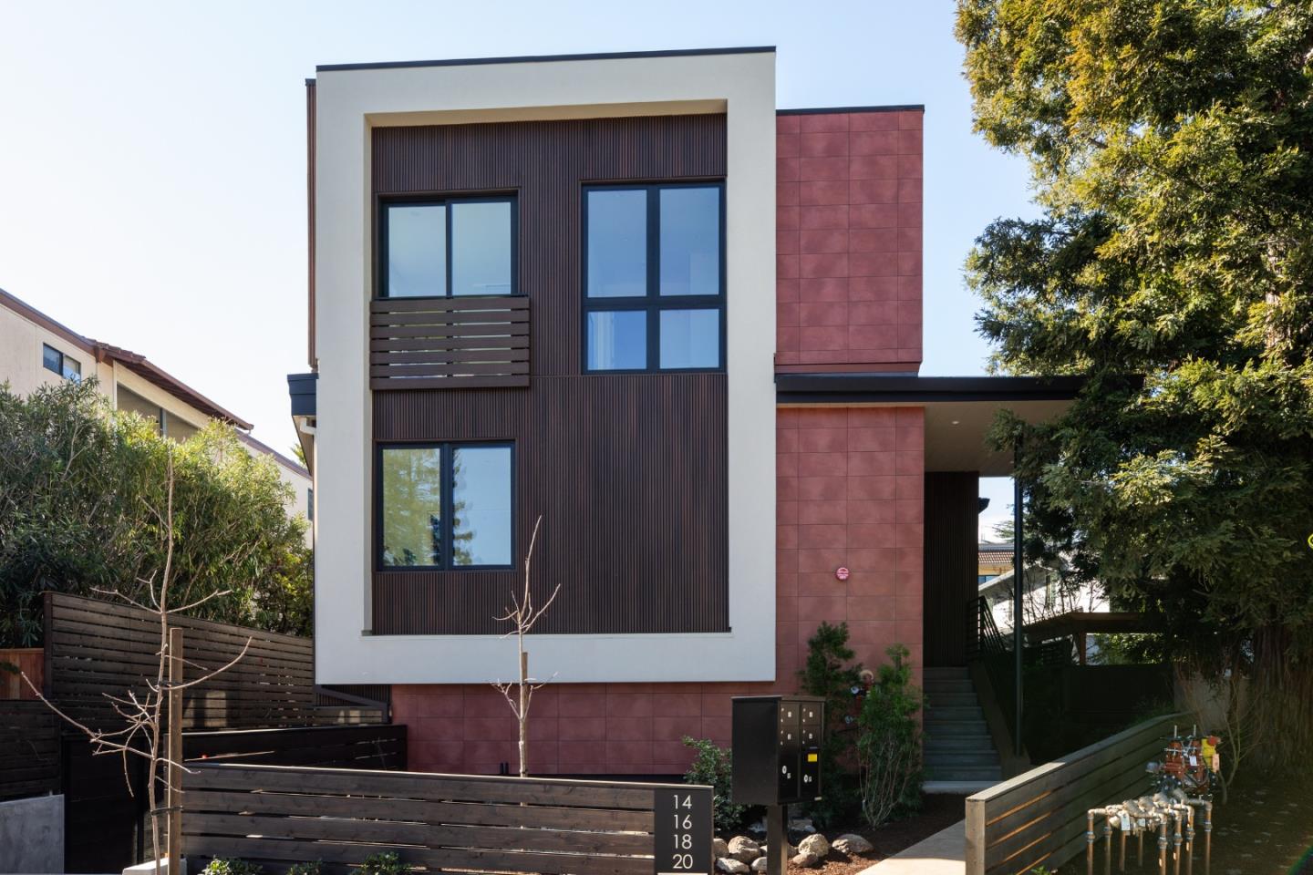 Detail Gallery Image 2 of 23 For 14 4th St, Los Altos,  CA 94022 - 3 Beds | 3 Baths