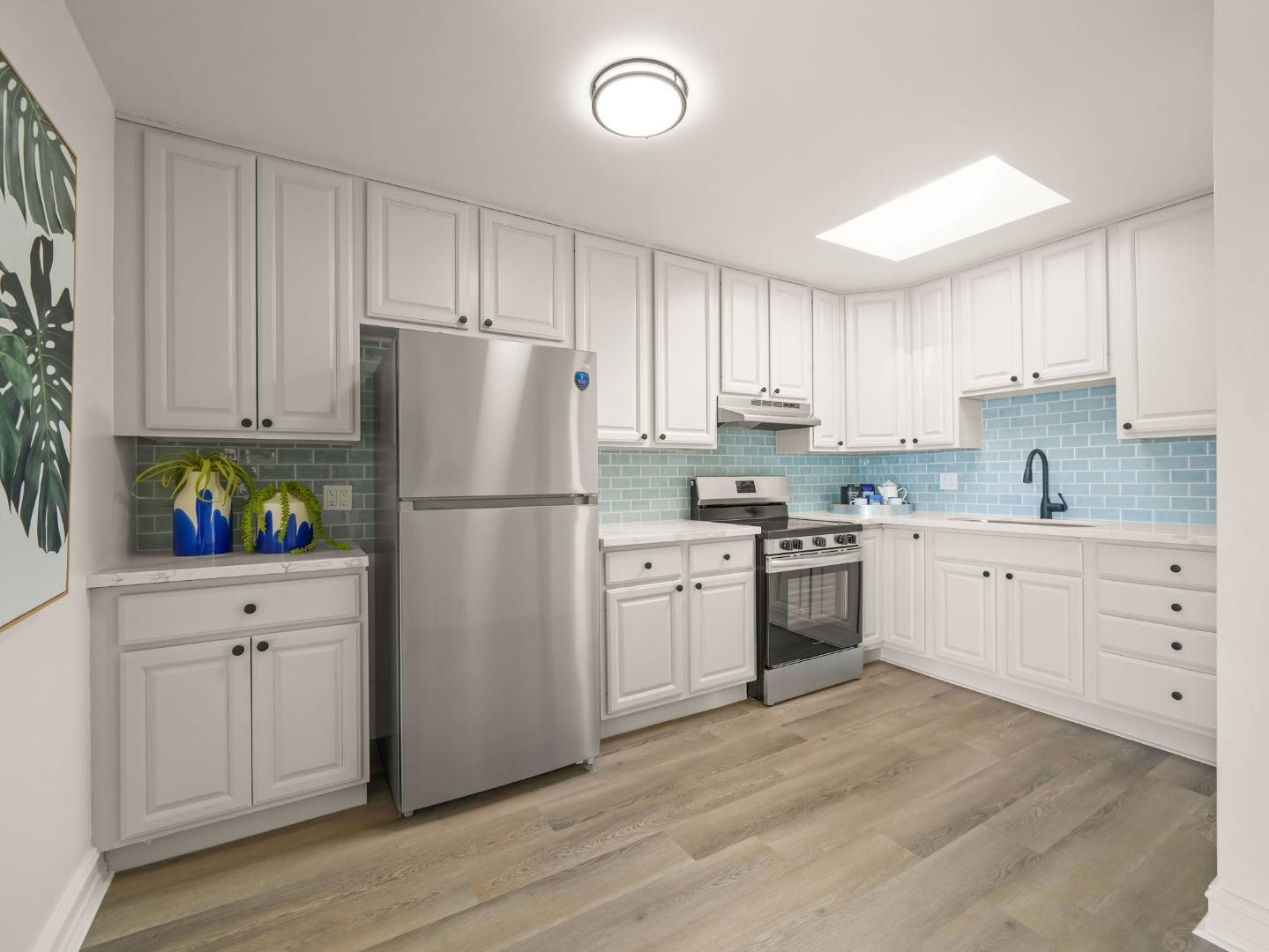 Detail Gallery Image 15 of 49 For 318 Topeka Ave, San Francisco,  CA 94124 - 4 Beds | 2 Baths