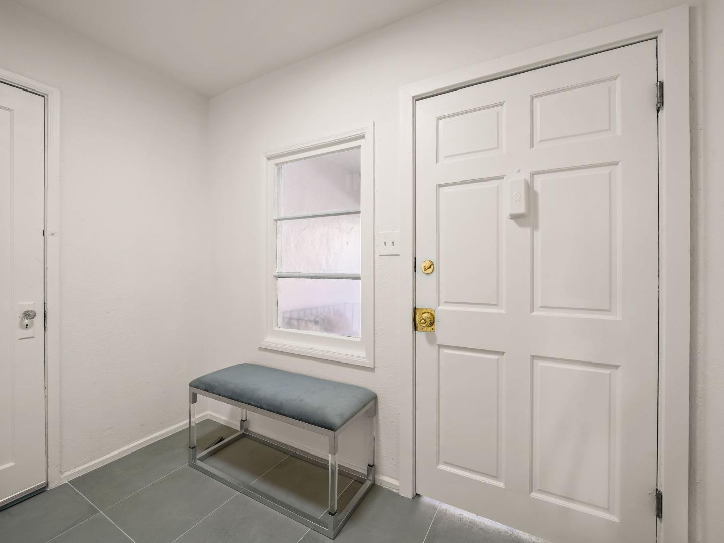 Detail Gallery Image 5 of 49 For 318 Topeka Ave, San Francisco,  CA 94124 - 4 Beds | 2 Baths