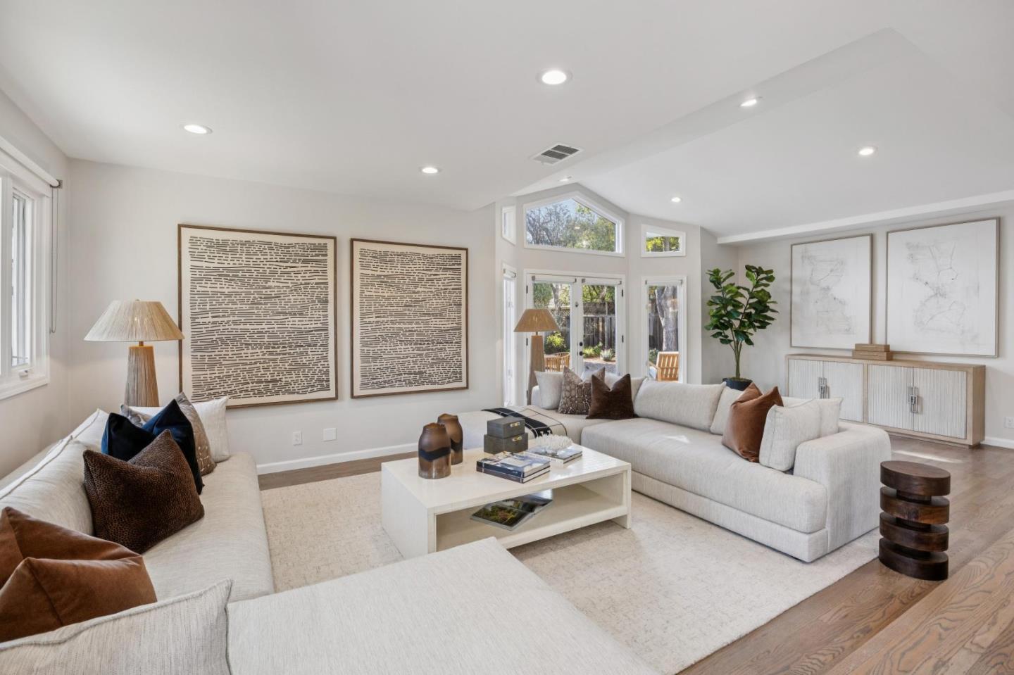 Detail Gallery Image 12 of 32 For 2434 Waverley St, Palo Alto,  CA 94301 - 4 Beds | 3/1 Baths