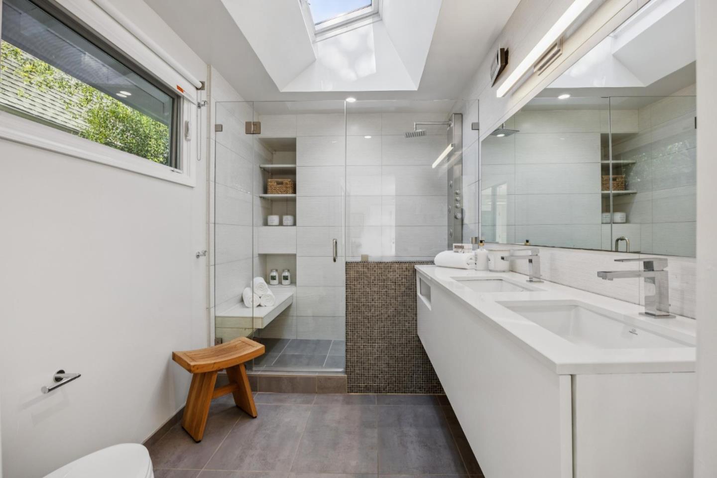 Detail Gallery Image 17 of 32 For 2434 Waverley St, Palo Alto,  CA 94301 - 4 Beds | 3/1 Baths