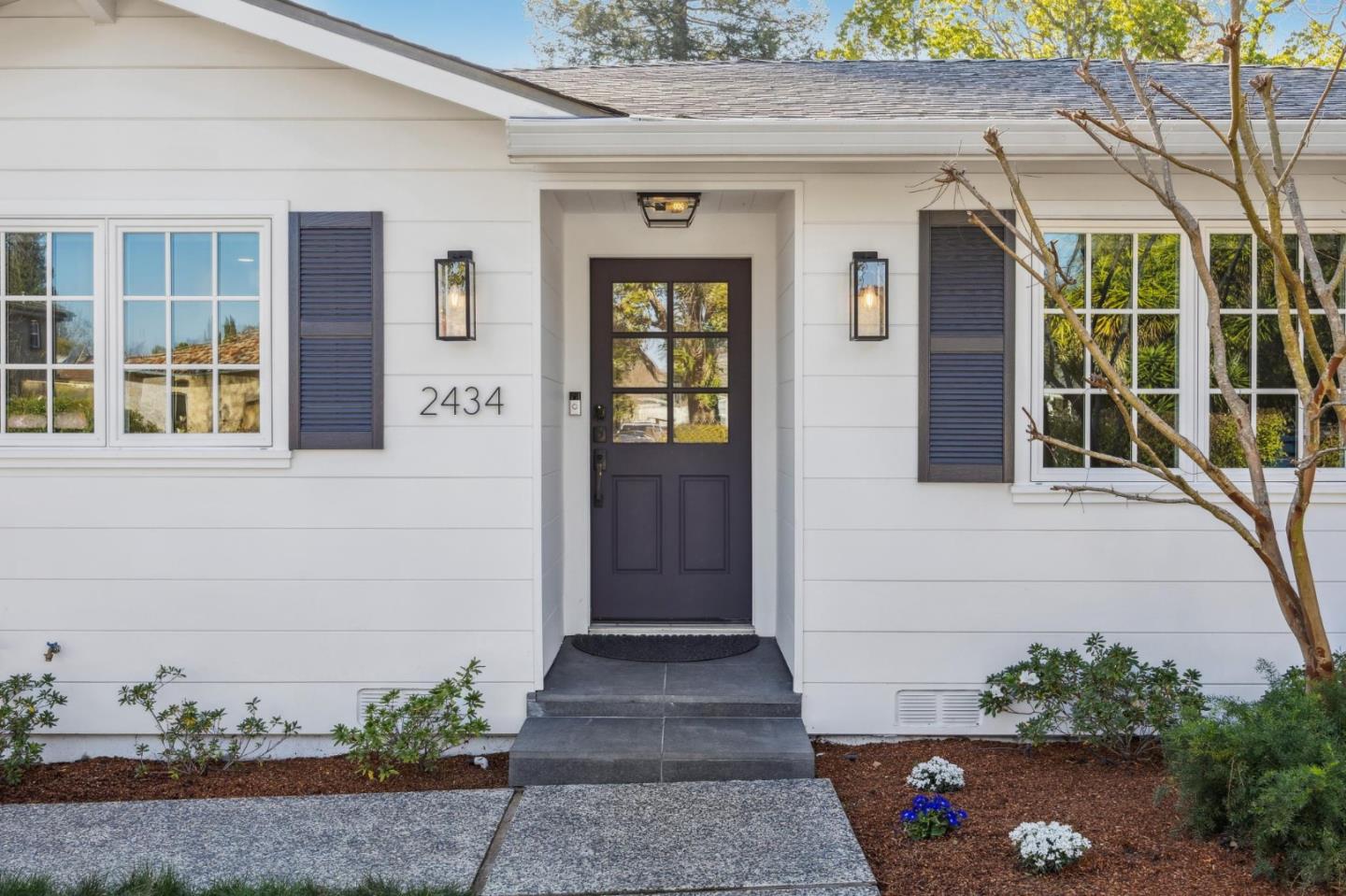 Detail Gallery Image 3 of 32 For 2434 Waverley St, Palo Alto,  CA 94301 - 4 Beds | 3/1 Baths