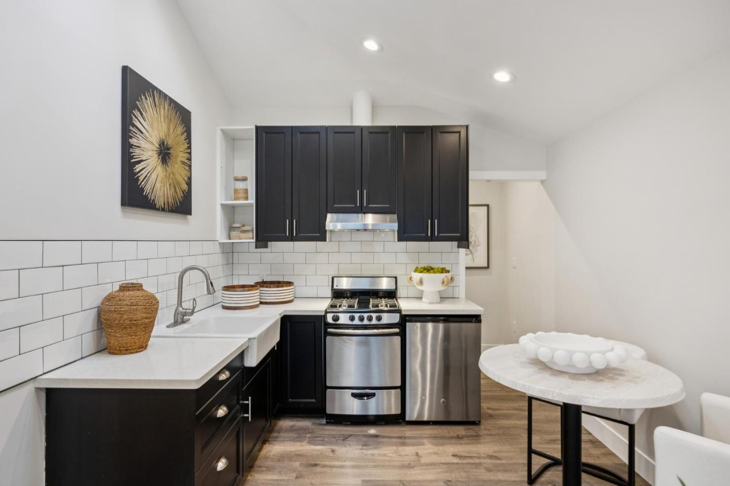 Detail Gallery Image 30 of 32 For 2434 Waverley St, Palo Alto,  CA 94301 - 4 Beds | 3/1 Baths