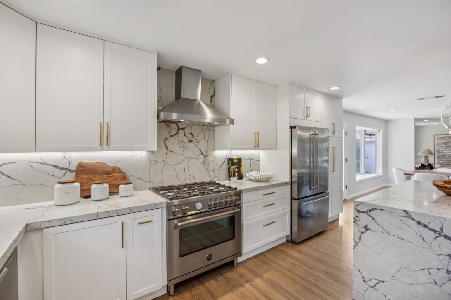 Detail Gallery Image 7 of 32 For 2434 Waverley St, Palo Alto,  CA 94301 - 4 Beds | 3/1 Baths