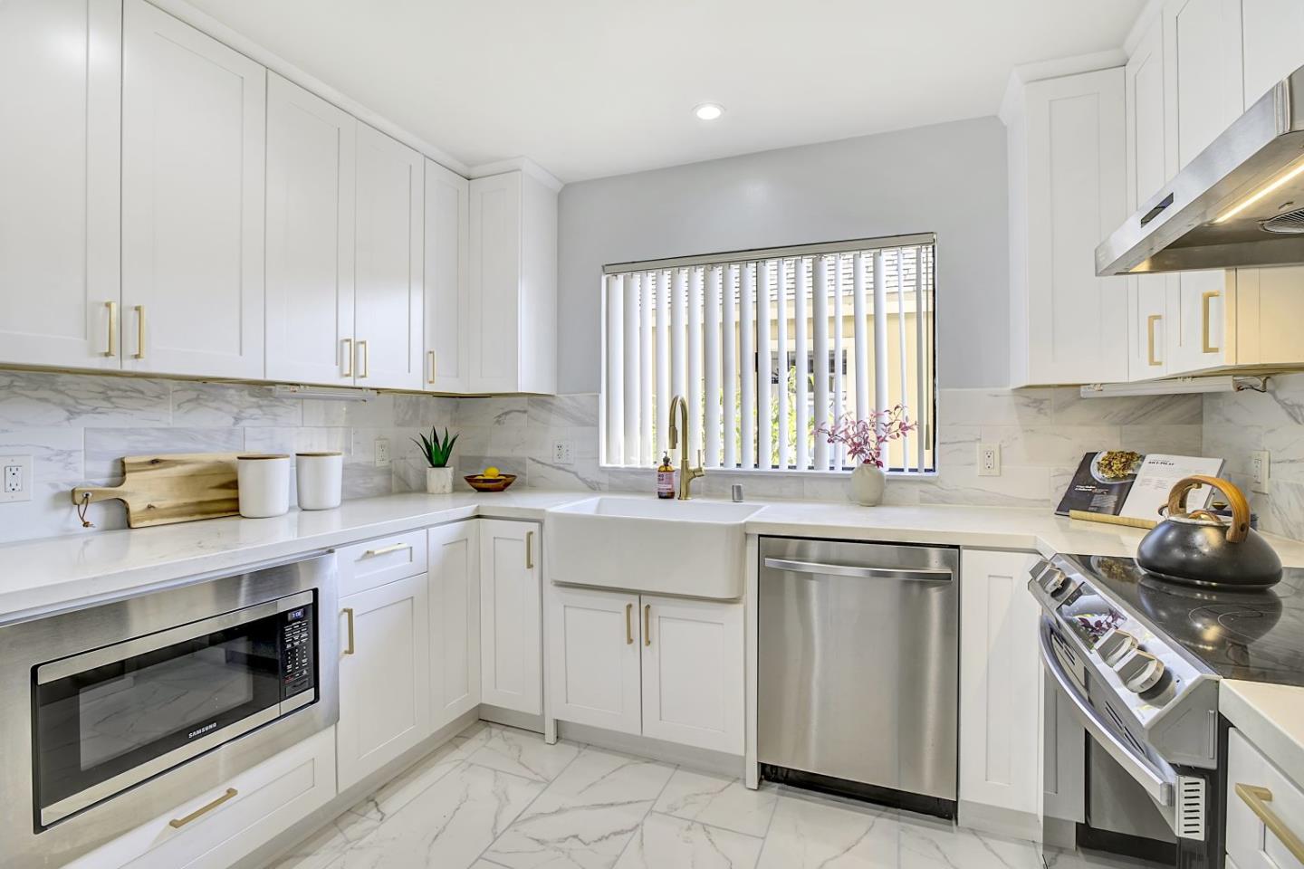 Detail Gallery Image 7 of 39 For 857 Canis Ln, Foster City,  CA 94404 - 3 Beds | 2/1 Baths