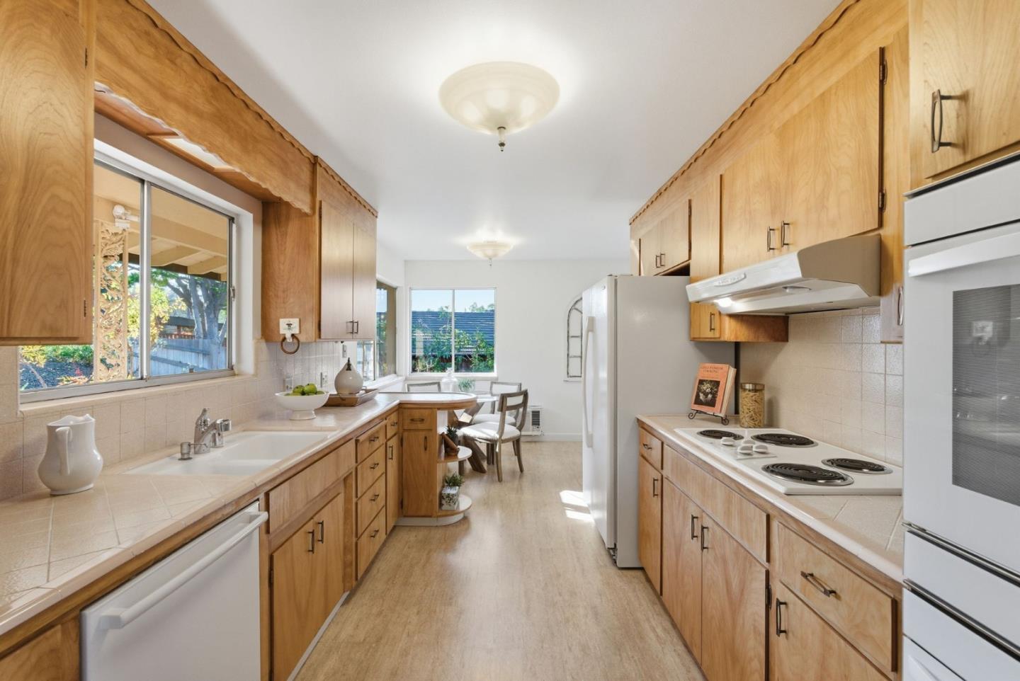 Detail Gallery Image 12 of 44 For 1235 via Huerta, Los Altos,  CA 94024 - 4 Beds | 3 Baths