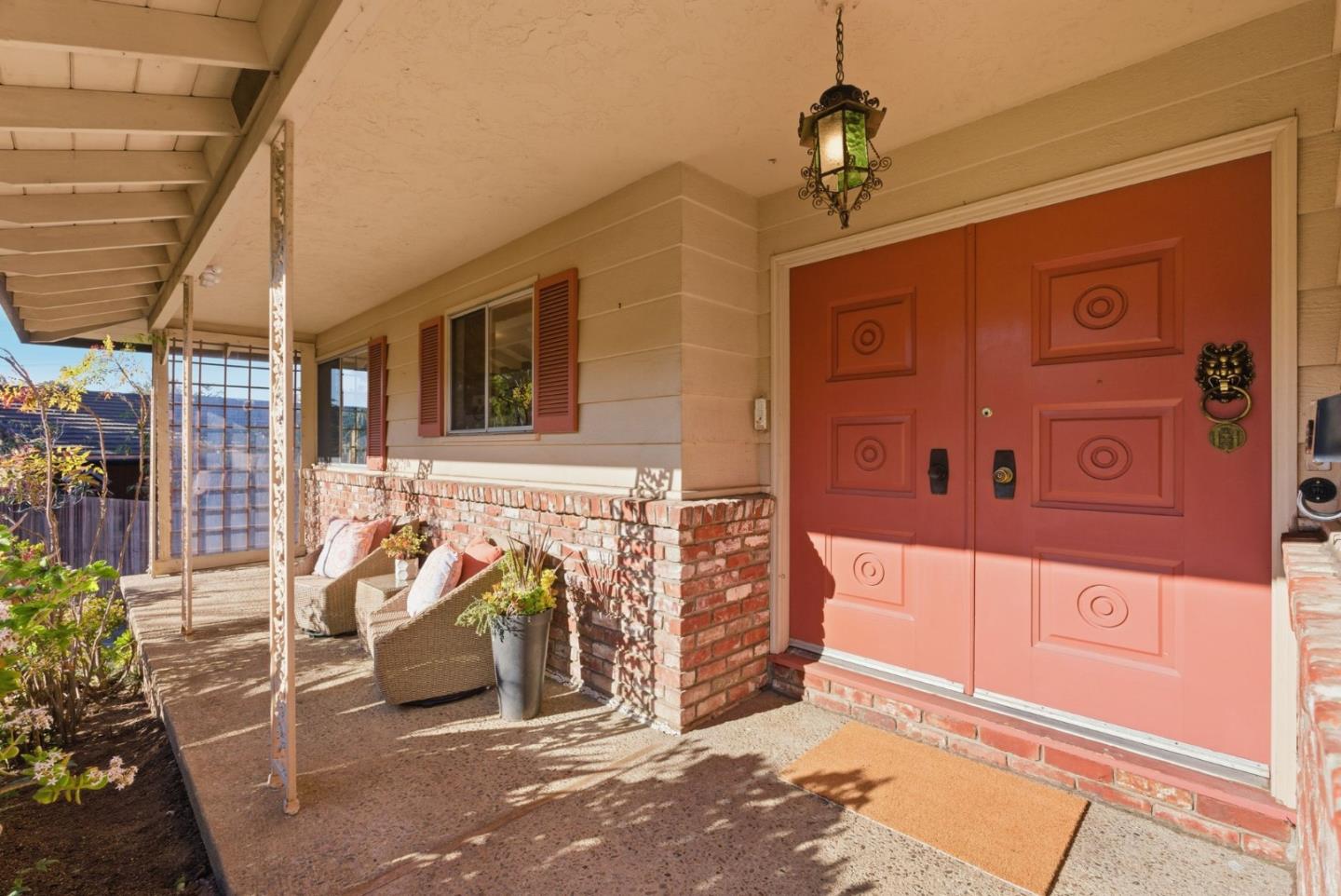 Detail Gallery Image 5 of 44 For 1235 via Huerta, Los Altos,  CA 94024 - 4 Beds | 3 Baths