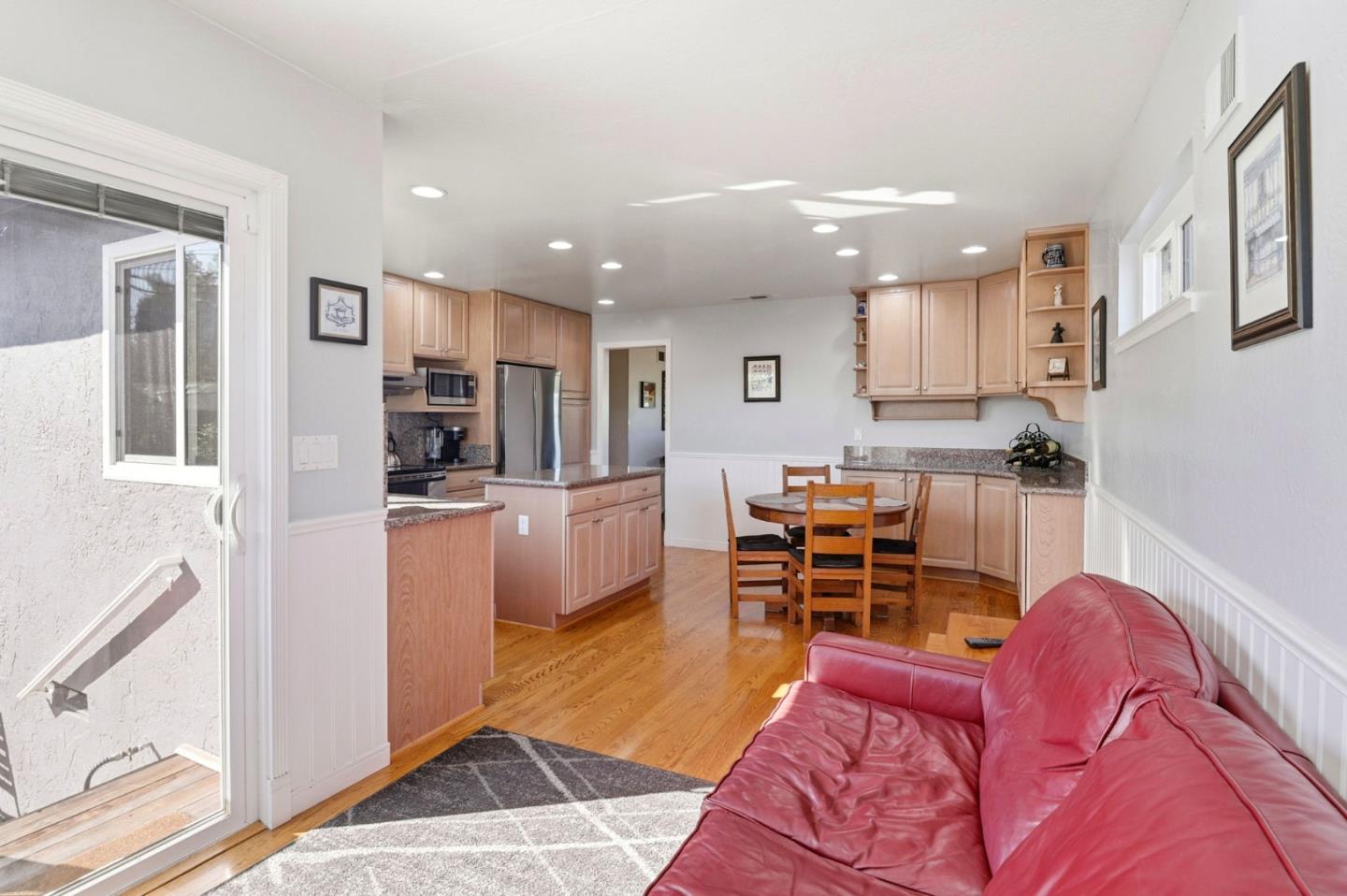 Detail Gallery Image 11 of 33 For 3421 Lodge Dr, Belmont,  CA 94002 - 3 Beds | 2 Baths